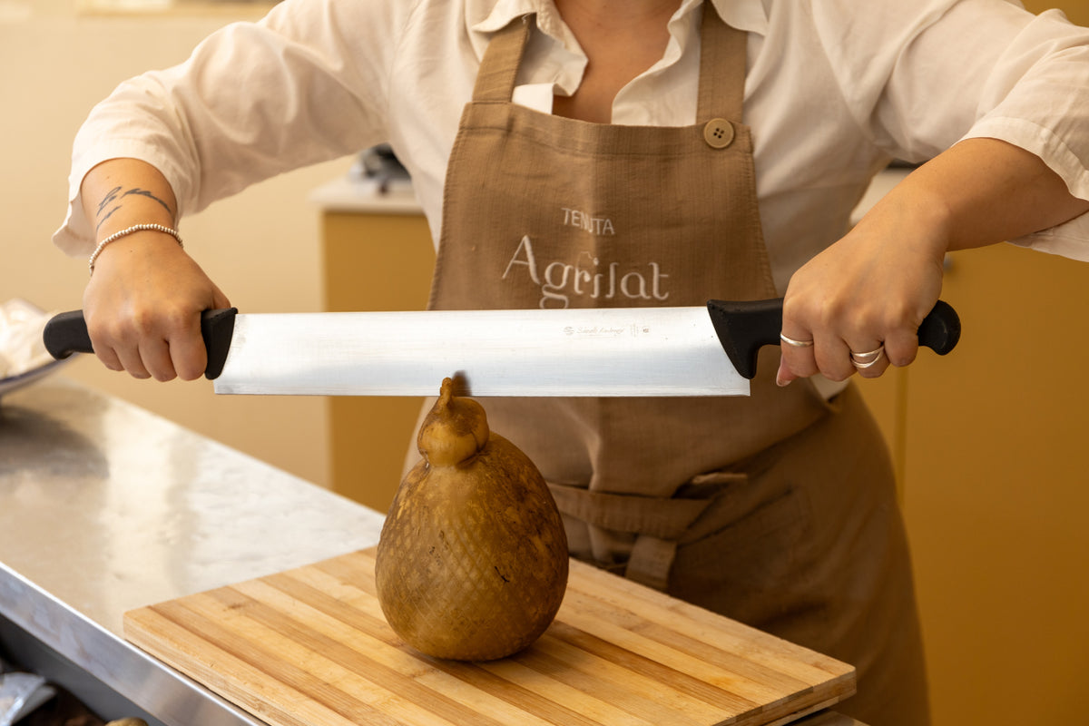 Caciocavallo Affumicato con Latte di Bufala – Tenuta Agrilat