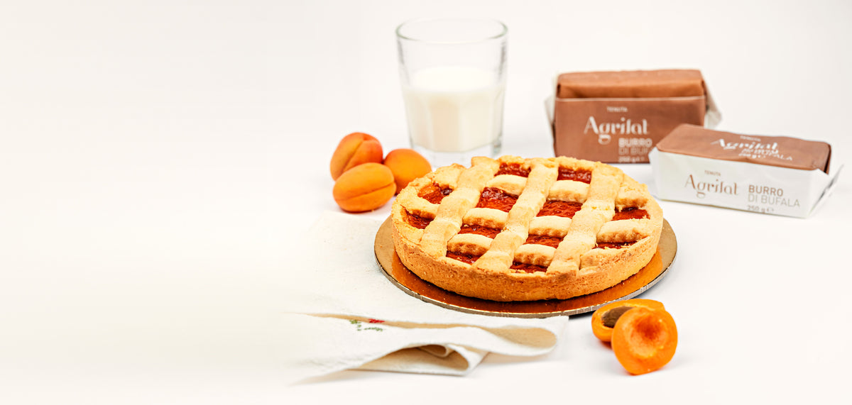 Crostata all'albicocca con burro di bufala Agrilat e latte