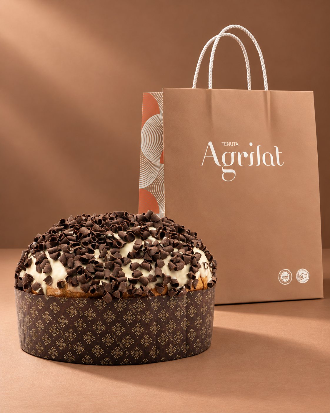 Panettone artigianale cioccolato double con burro di bufala Tenuta Agrilat con la shopper Tenuta Agrilat