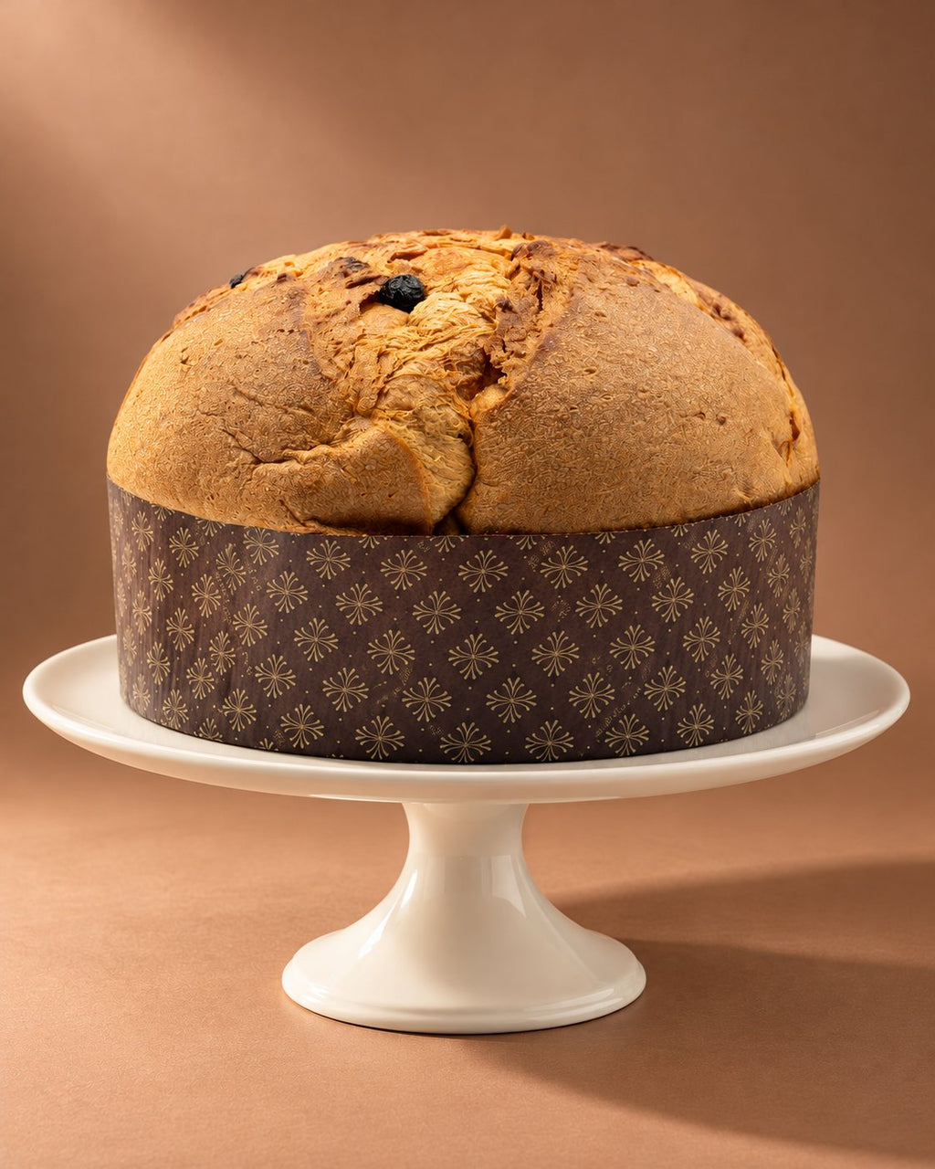 Panettone artigianale classico 1 kg con burro di bufala Tenuta Agrilat intero su alzata