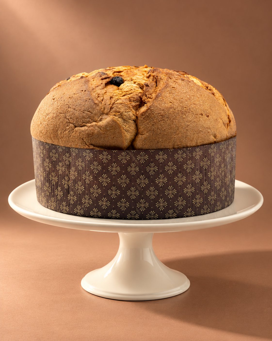 Panettone artigianale classico 3 kg con burro di bufala Tenuta Agrilat intero su alzata