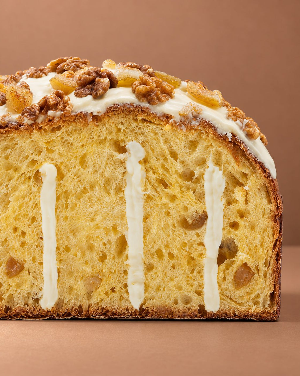 Panettone artigianale fichi e noci con burro di bufala Tenuta Agrilat - la sezione, alveolatura e crema