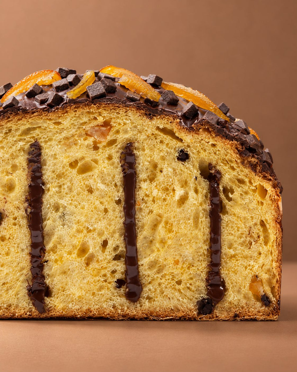 Panettone artigianale fondente arancia e rum con burro di bufala Tenuta Agrilat - la sezione, alveolatura e crema