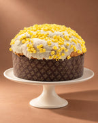 Panettone artigianale al limone con burro di bufala Tenuta Agrilat intero su alzata