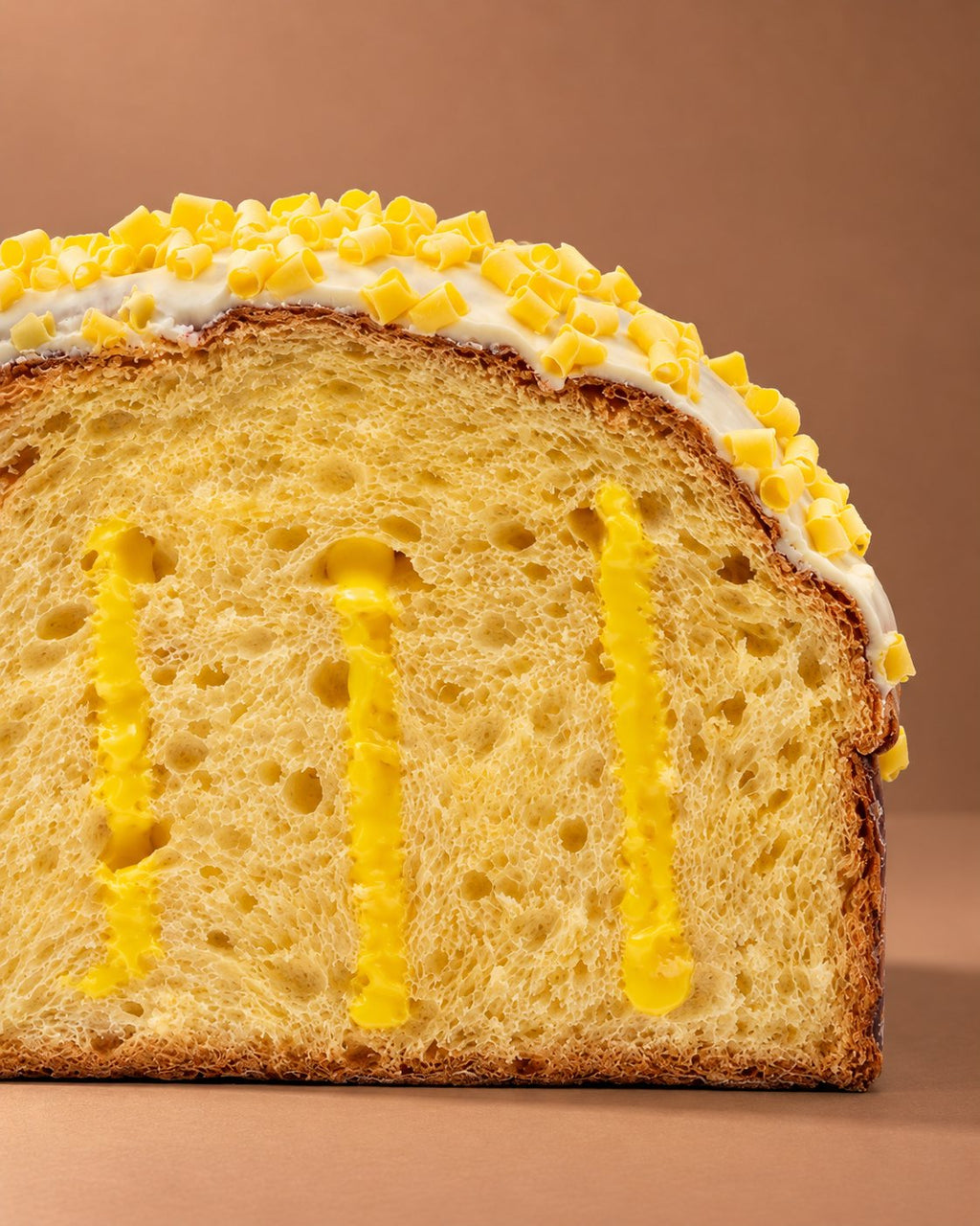 Panettone artigianale al limone con burro di bufala Tenuta Agrilat - la sezione, alveolatura e crema