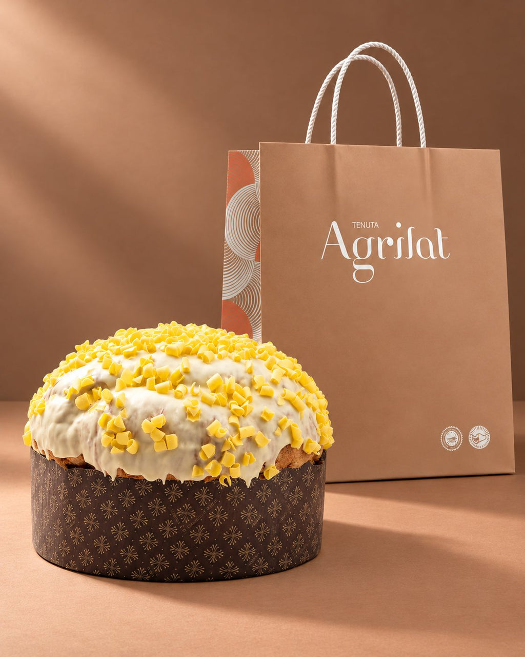 Panettone artigianale al limone con burro di bufala Tenuta Agrilat con la shopper Tenuta Agrilat