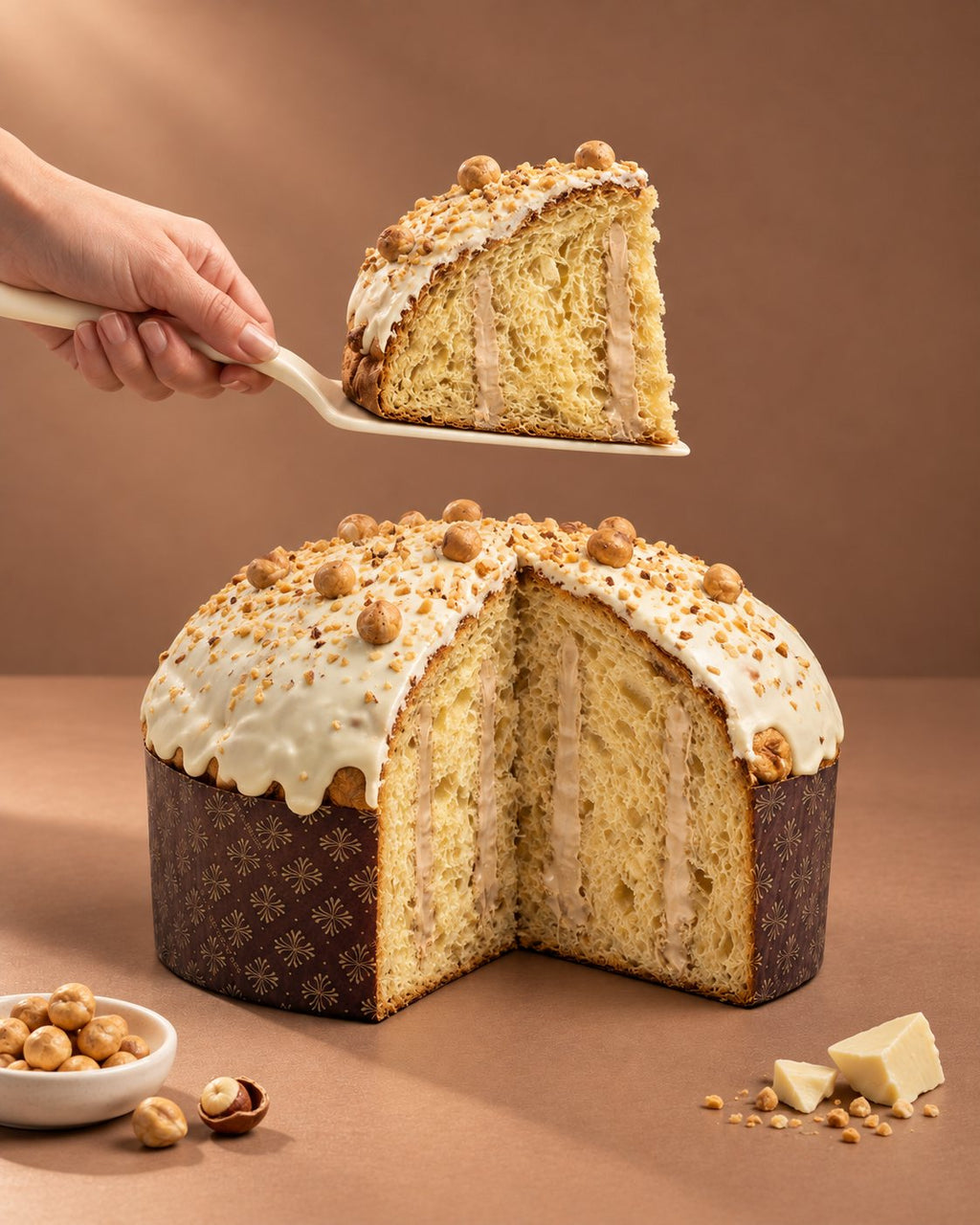 Panettone artigianale alla nocciola con burro di bufala Tenuta Agrilat - la fetta con gli ingredienti